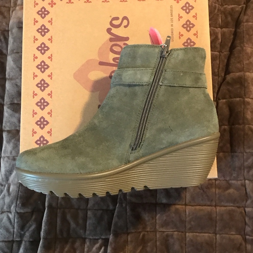 NEW ~ Skechers Women's Olive Wedge Boots - Picture 3 of 4